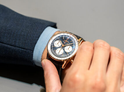 【Happy Valentine’s Day】これであなたもイケおじ確定！ゴールドケース日本限定「ナビタイマー B01 クロノグラフ 41 ジャパン リミテッド」をご紹介！