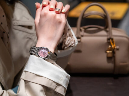 春風まとった桜ピンクに心ときめく、レディース腕時計「クロノマット28」